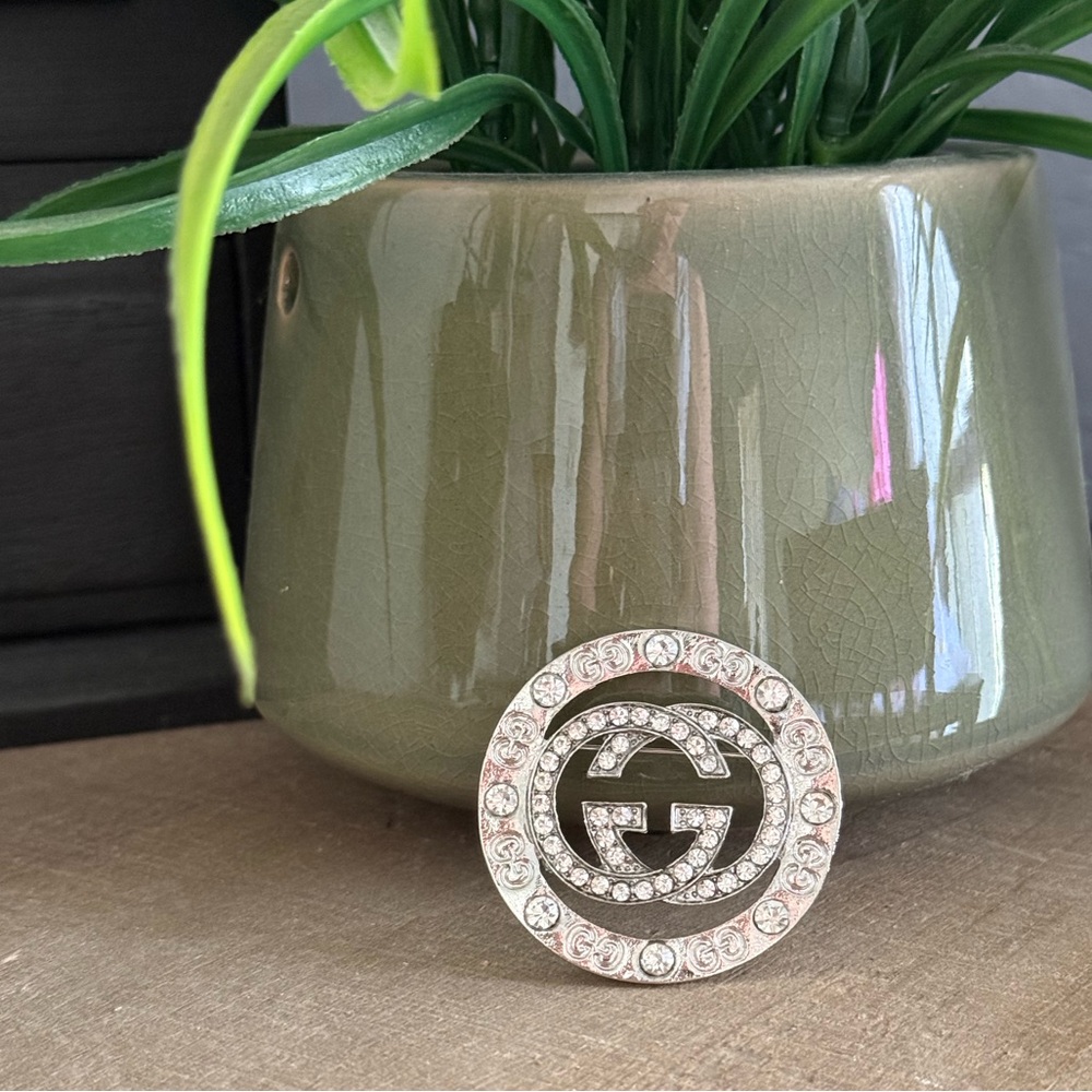 Crystal Double G Style Circle Brooch – Silver Tone Rhinestone Statement Pin